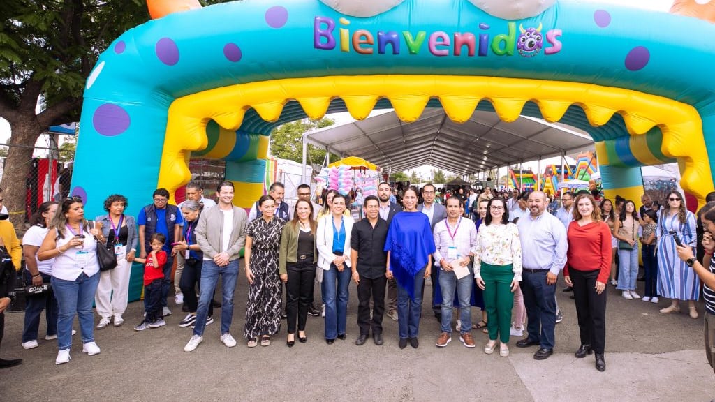La gobernadora y la alcaldesa inauguraron el festival.