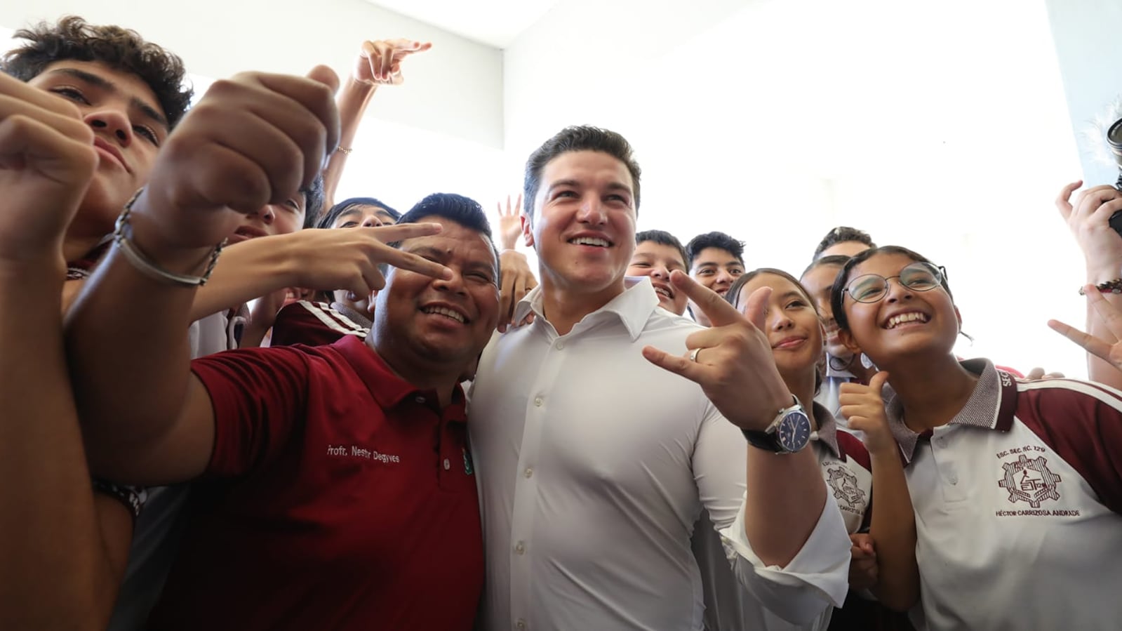 La Secundaria Técnica 129 Héctor Carrizosa Andrade, ubicada en la colonia Mirasur en Escobedo, beneficia a 359 alumnos, 30 docentes y 32 administrativos.
