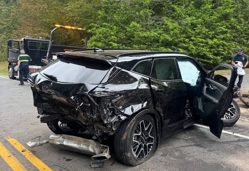Así quedó la camioneta en la que viajaban la esposa, madre y suegra de Daniel Suárez.