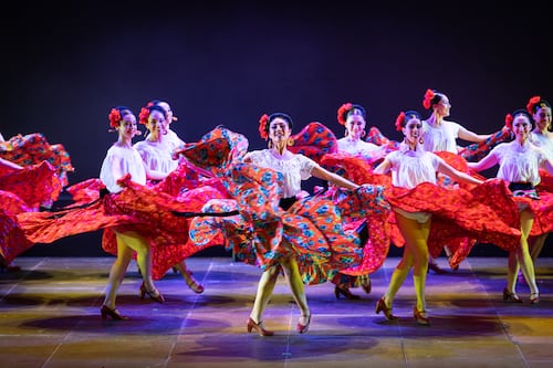 El Ballet Folklórico de Amalia Hernández y Mono Blanco conquistan Guanajuato