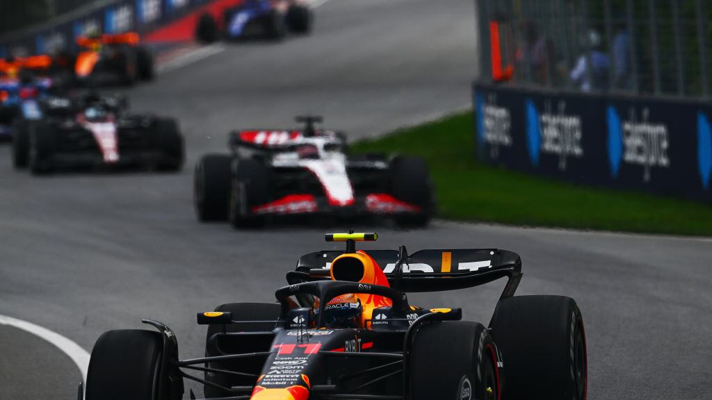 Checo Pérez consiguió una remontada que dejó un sabor amargo