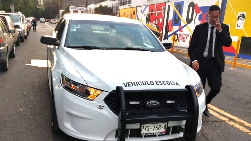 Vehículo escolta