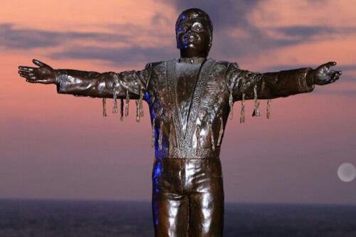 ¡Desaparece El Divo de Juárez! Se ‘roban’ estatua de Juan Gabriel en Acapulco