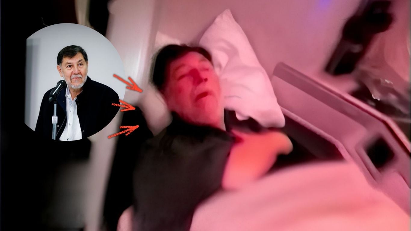 Gerardo Fernández Noroña dormido en Premier One