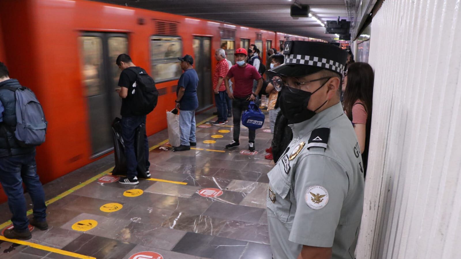 Los elementos comenzaron a desplegarse en diferentes estaciones del sistema de transporte. (Especial)