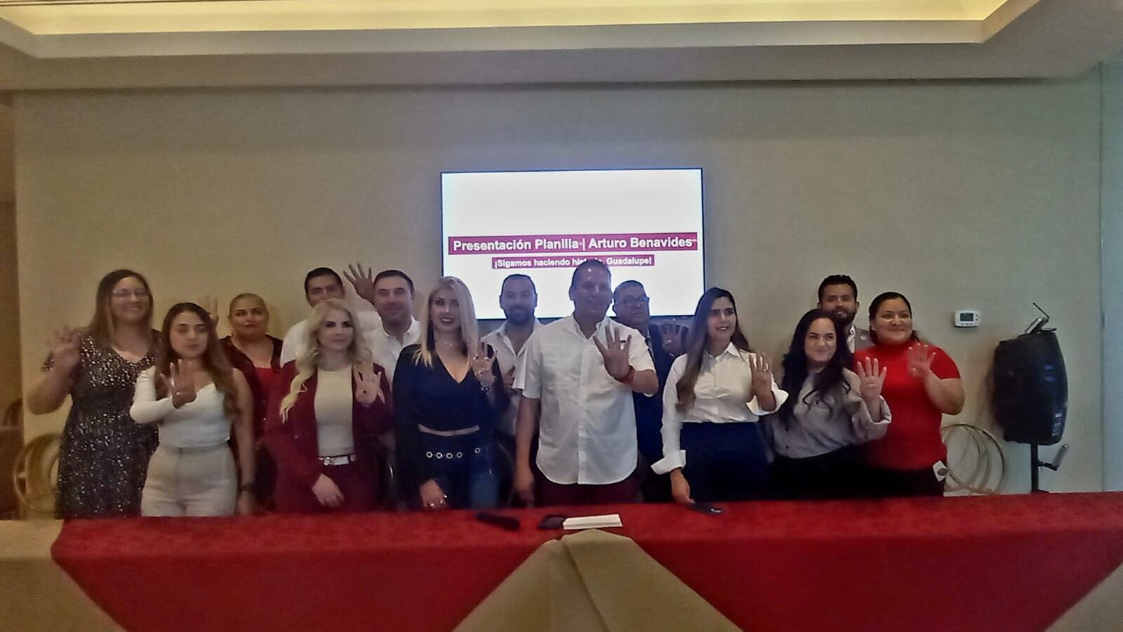 Benavides presentó a su planilla a cuyos integrantes conoce y apuesta por su trabajo.