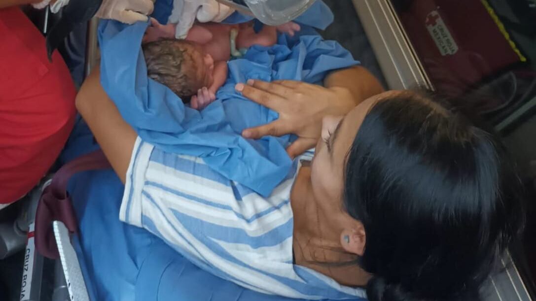Madre y bebé fueron reportados estables y se les trasladó al Materno Infantil.