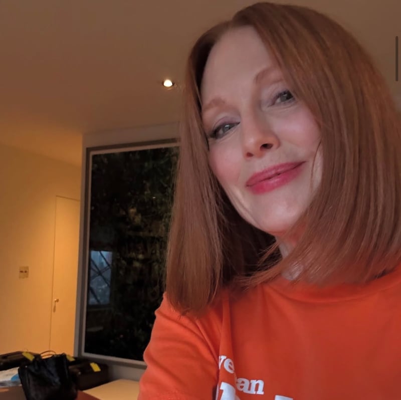 Julianne Moore se ha consolidado como una de las actrices más versátiles y reconocidas de su generación, con una carrera que abarca más de tres décadas. Foto: Instagram de Julianne Moore.
