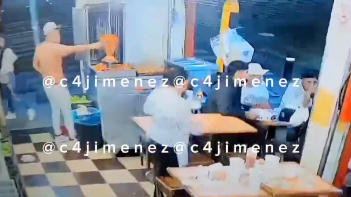Las cámaras de seguridad del lugar captaron el momento. (Vía @c4jimenez)