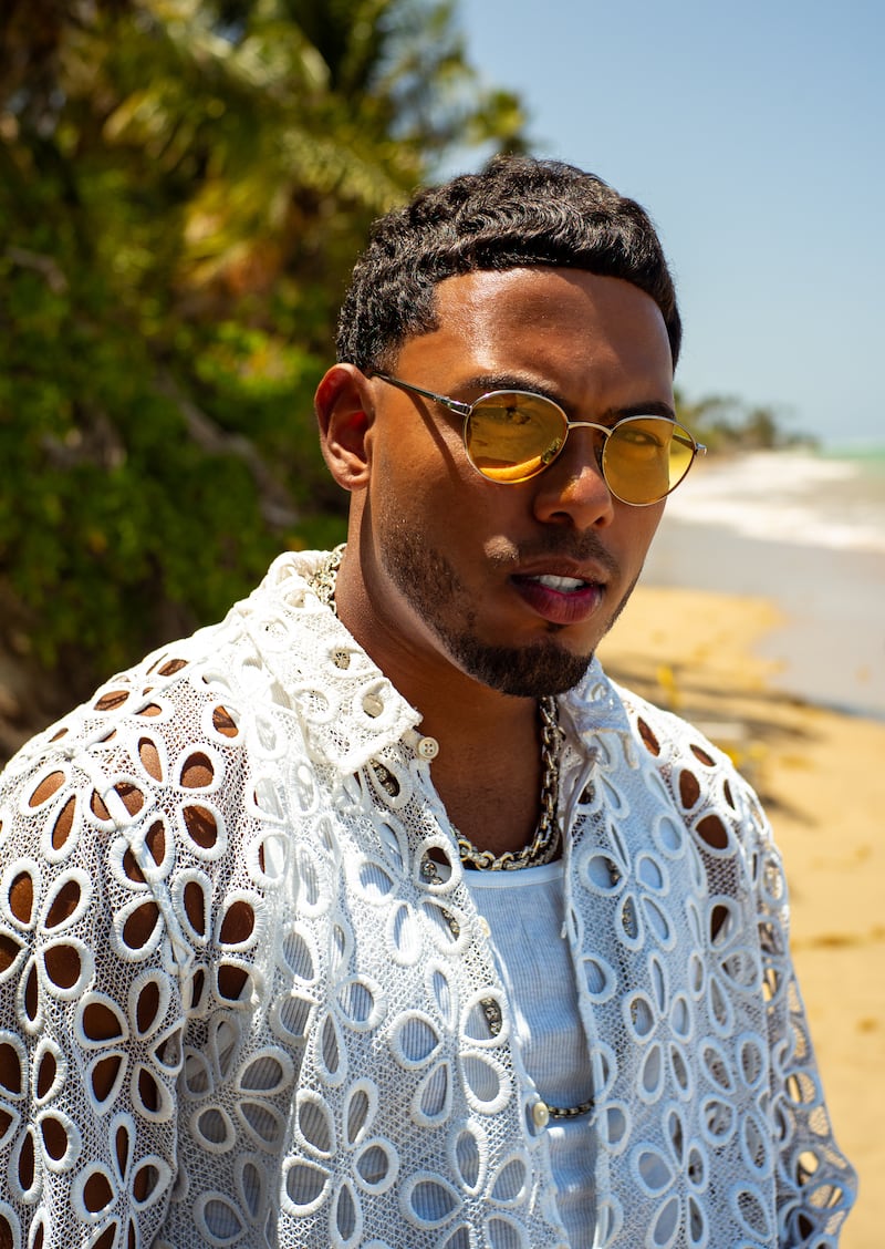 Myke Towers presenta el proyecto más personal de su carrera con ‘Island Boyz’