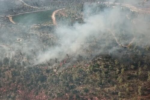 Aviones de extinción de incendios combaten las llamas cerca de Jerusalén