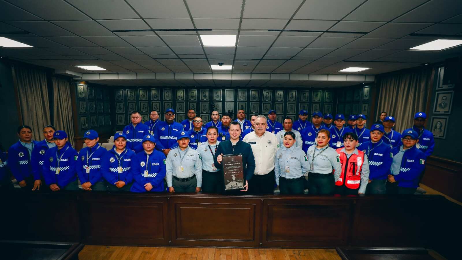 El alcalde explicó que esta certificación se obtuvo validando a la policía en un total de 57 estándares con 99% de calificación.