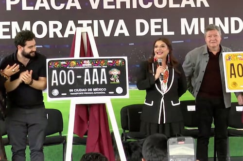 CDMX presenta la nueva placa vehicular conmemorativa del Mundial 2026: este será su precio