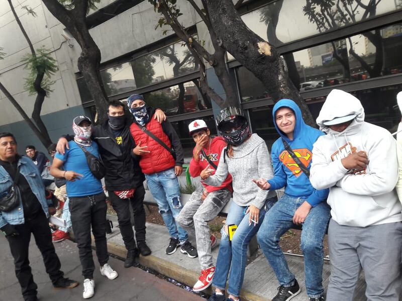 Repartidores afuera de la la Secretaría de Seguridad Ciudadana (SSC).