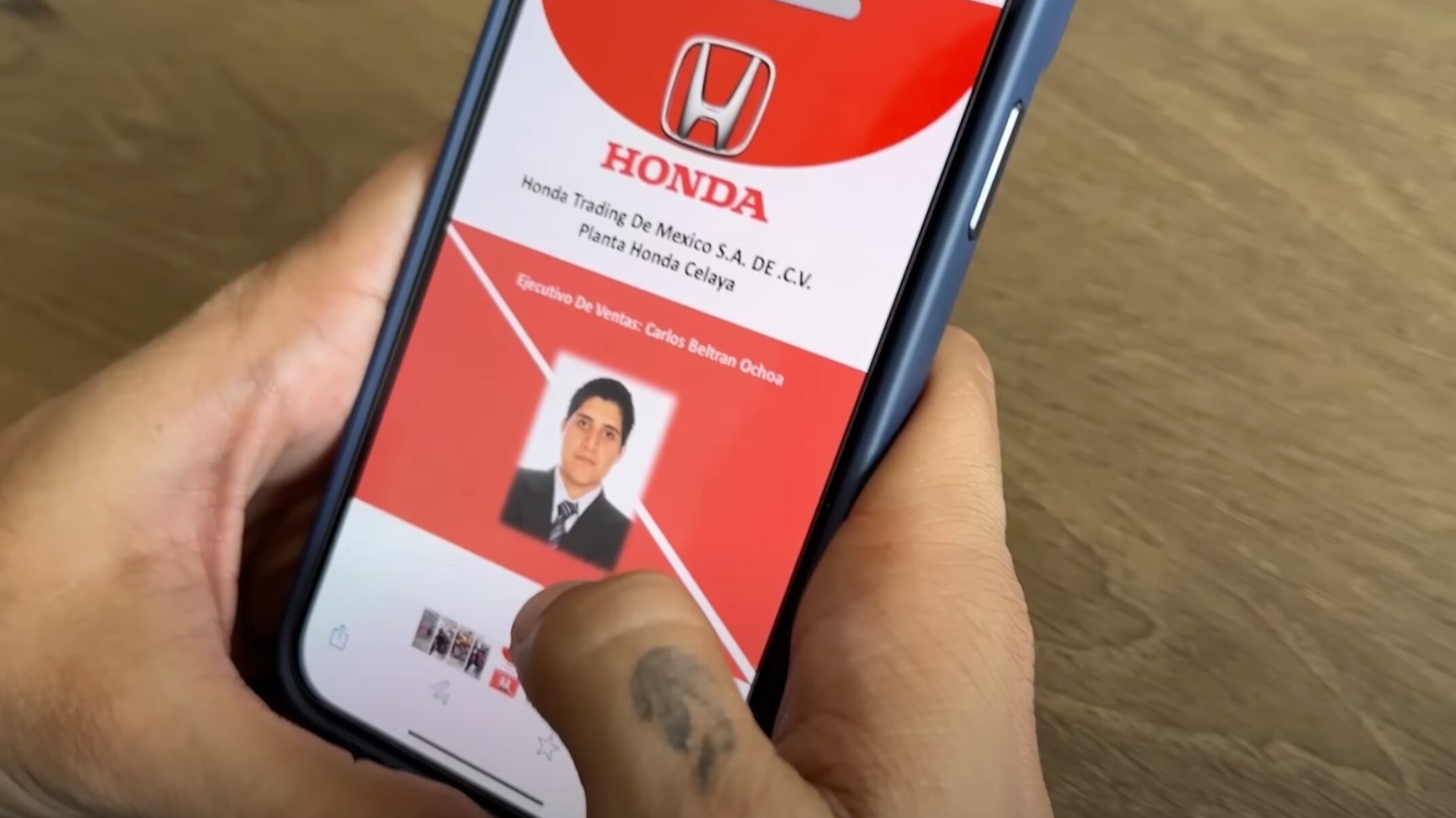 Se identifican con una supuesta credencial de trabajador de Honda en la planta de Celaya.