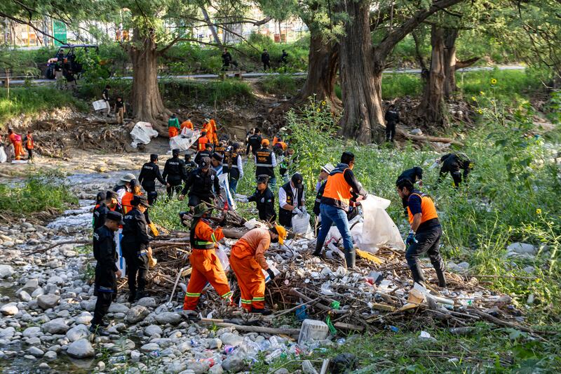 Más de 600 personas participaron en la limpieza del río.