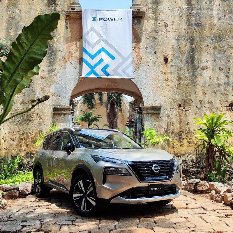 Toma estática de Nissan X-TRAIL e-POWER 2023