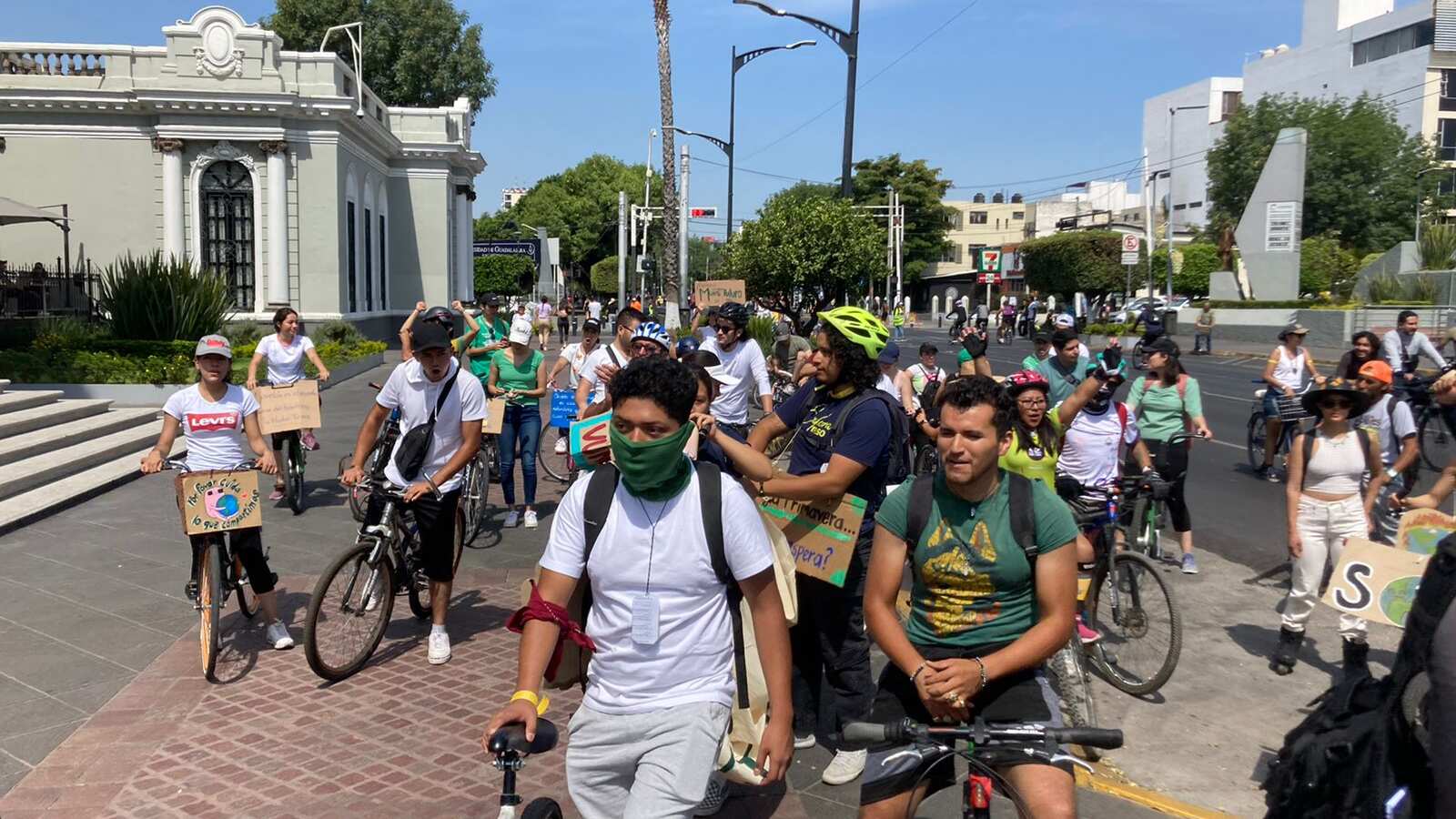 El contingente avanzó por avenida Vallarta aprovechando la Vía Recreactiva.