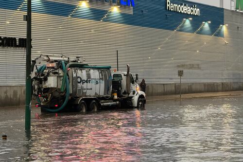 Lluvias desbordan la Presa El Ángulo e inundan calles de Cuautitlán Izcalli