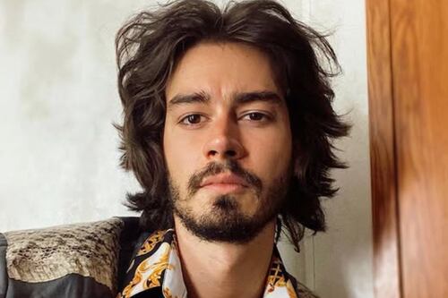 Reaparece actor de ‘Narcos México’ tras despertar del coma y envía emotivo mensaje; sus amigos reaccionan