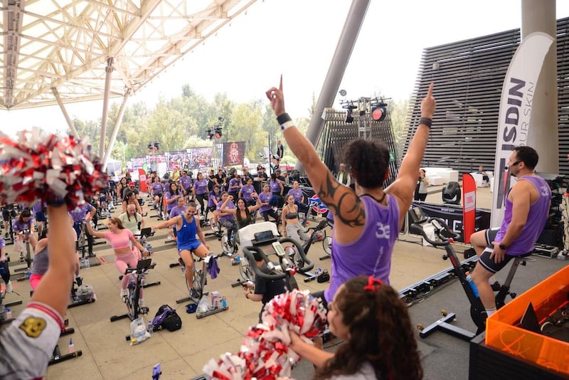 Cinco razones para subirte a la bici: los beneficios del cycling indoor