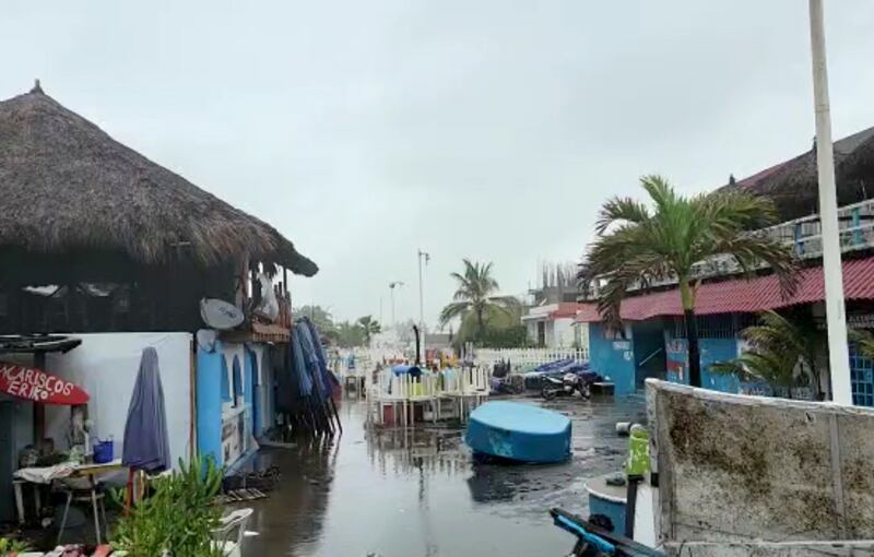 Muchas personas cancelaron su viaje a la playa durante este puente ante el paso del huracán.