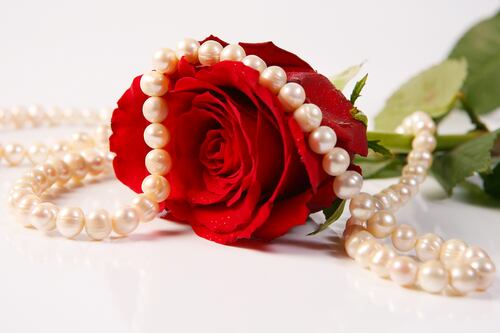 La historia de una joya que cambió el Día de la Madre: las perlas