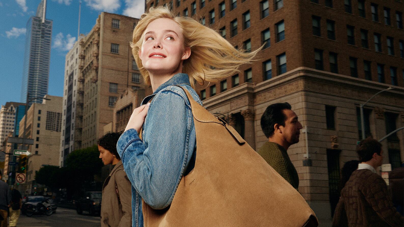 Celebra a mamá con bolsos que combinan elegancia y personalidad. Descubre nuestra selección de regalos para mujeres que viven la moda con autenticidad