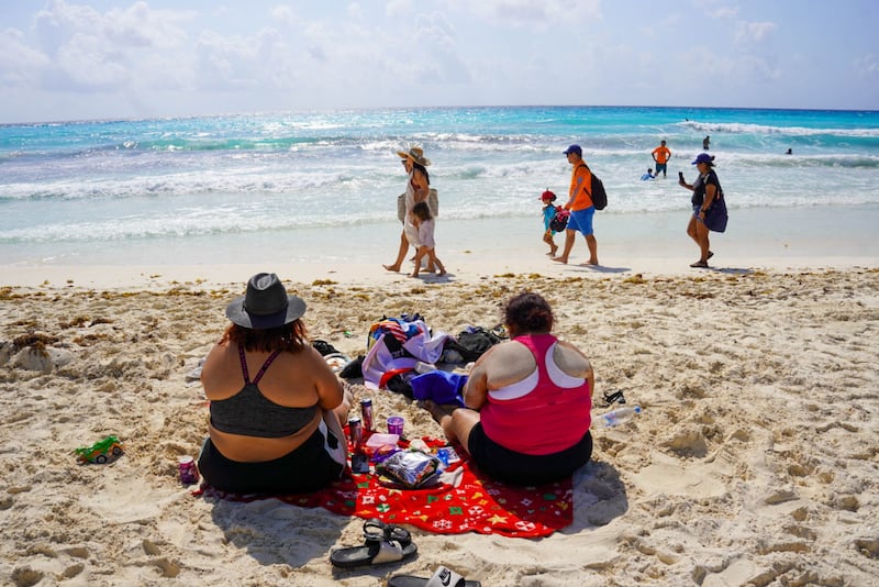 Para este jueves y viernes santos hay hoteles que cobran 568 mil pesos por persona y 1.1 millones por tus boletos de avión y una habitación doble.