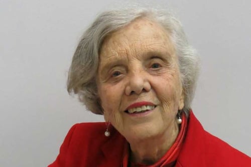 Vogue rinde homenaje a Elena Poniatowska con portada en su revista