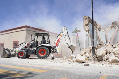 Condena INAH demolición de casona antigua en Pesquería y suspende obras