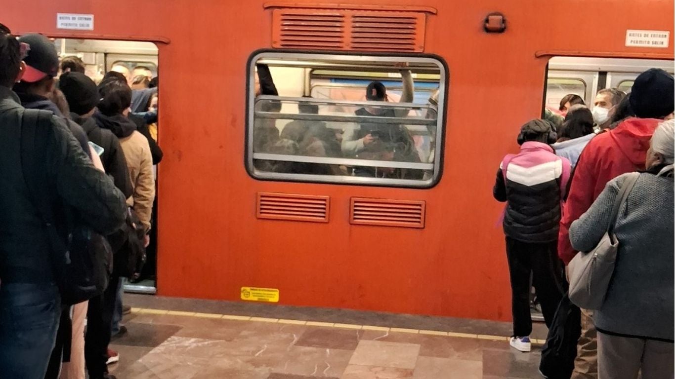 Alta demanda de usuarios en el Metro CDMX