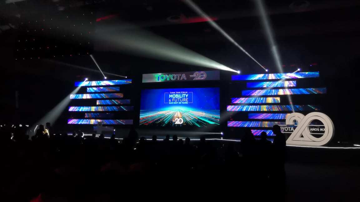 En el foro “Futuro y Movilidad” de Toyota, dirigentes de la compañía automotriz afirmaron que que la transición hacia la electromovilidad requiere de gobierno, sociedad e industria.