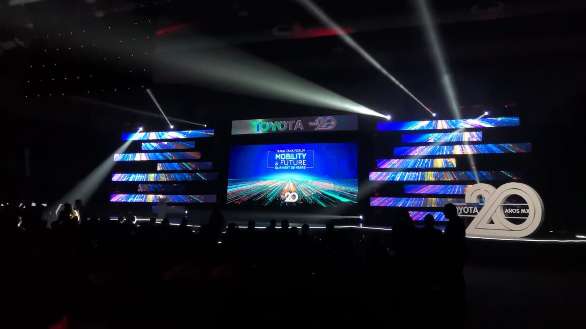 En el foro “Futuro y Movilidad” de Toyota, dirigentes de la compañía automotriz afirmaron que que la transición hacia la electromovilidad requiere de gobierno, sociedad e industria.