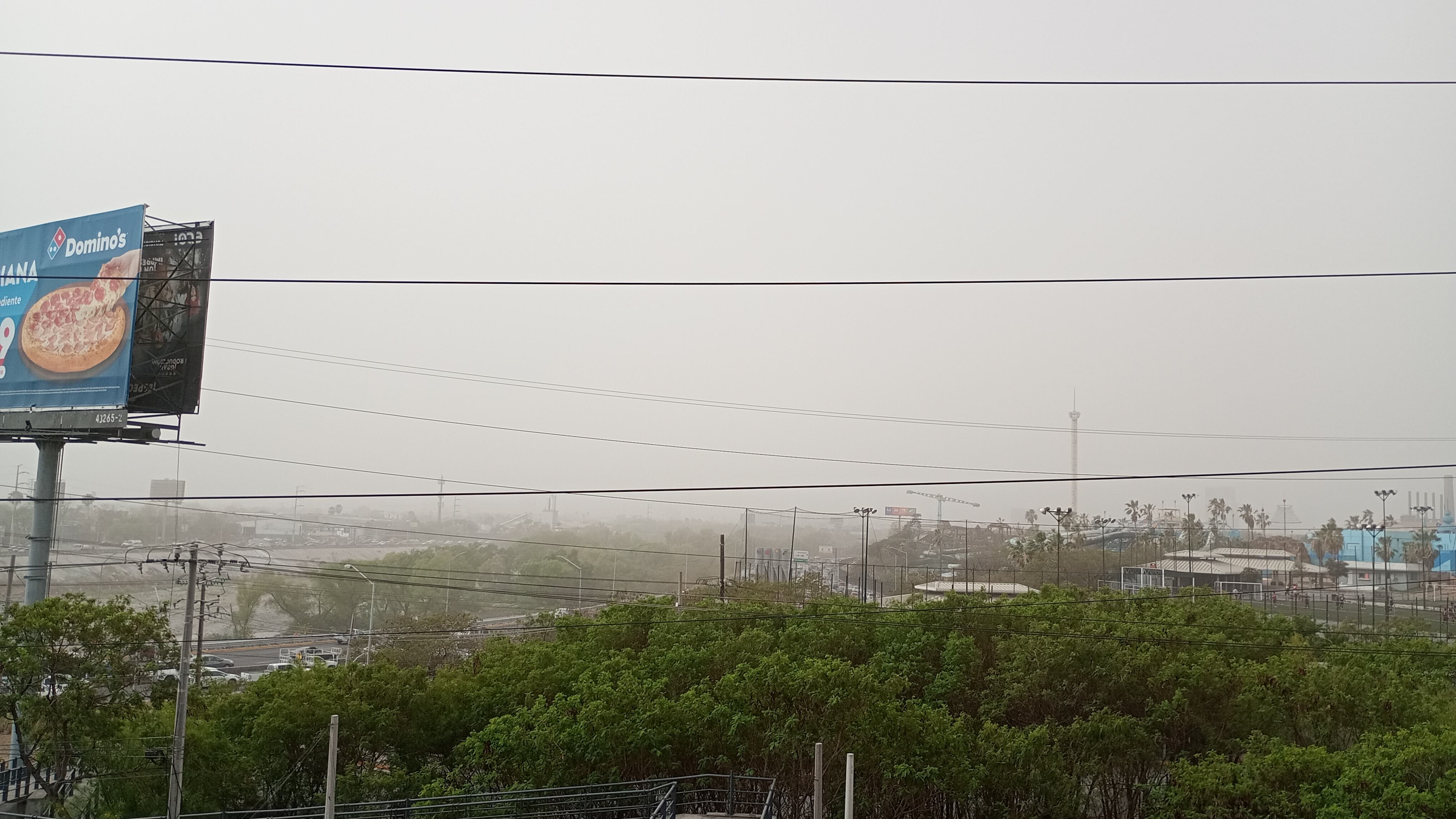 El lecho del río Santa Catarina estaba prácticamente cubierto por tierra y era imposible apreciarlo.