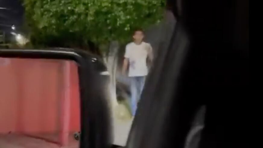 El agresor de Avril quedó grabado.