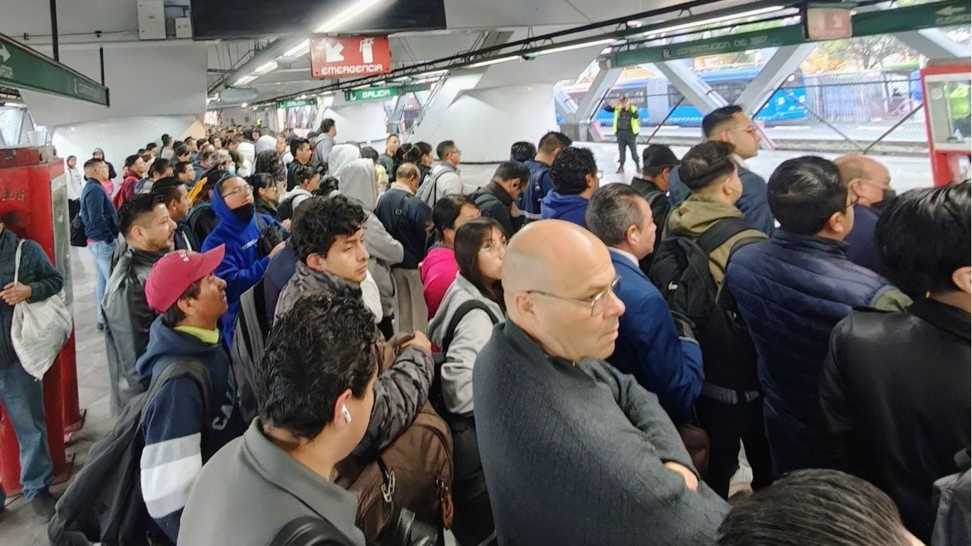 Línea B con severos retrasos en el Metro CDMX