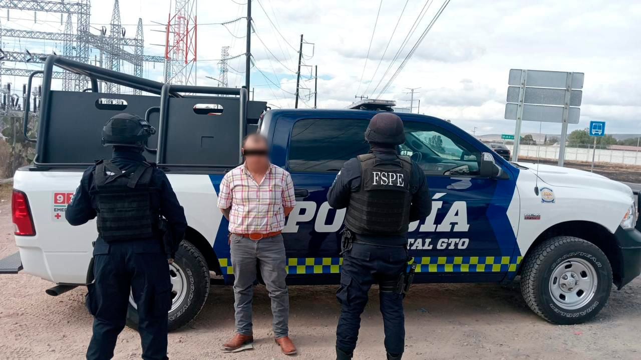 Detienen a hombre con armas.