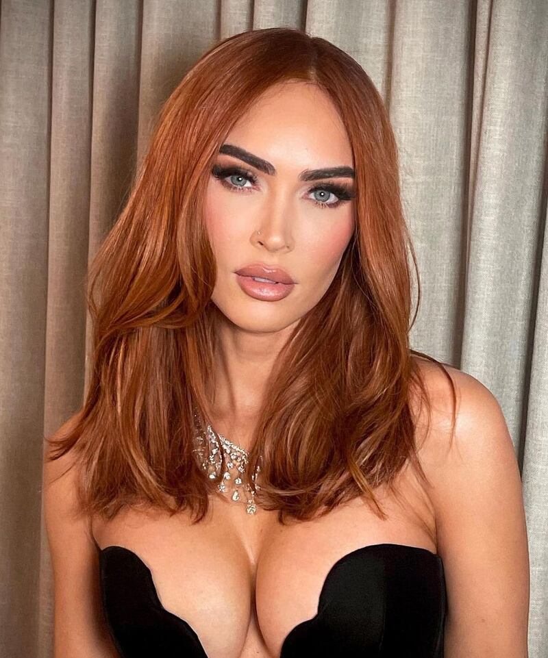 Megan Fox nos surpreendeu com o seu novo cabelo ruivo