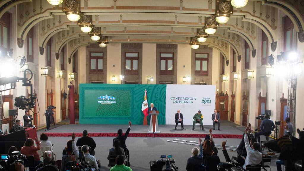 Mañaneras de AMLO, el nuevo frente contra el INE
