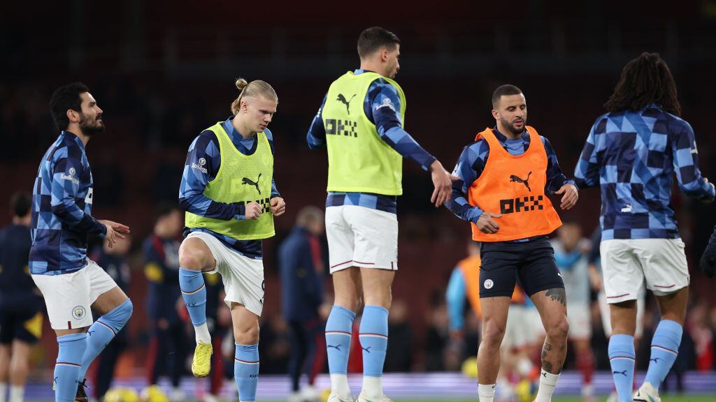 Jugador del Manchester City enfrenta problemas por exhibirse en público.