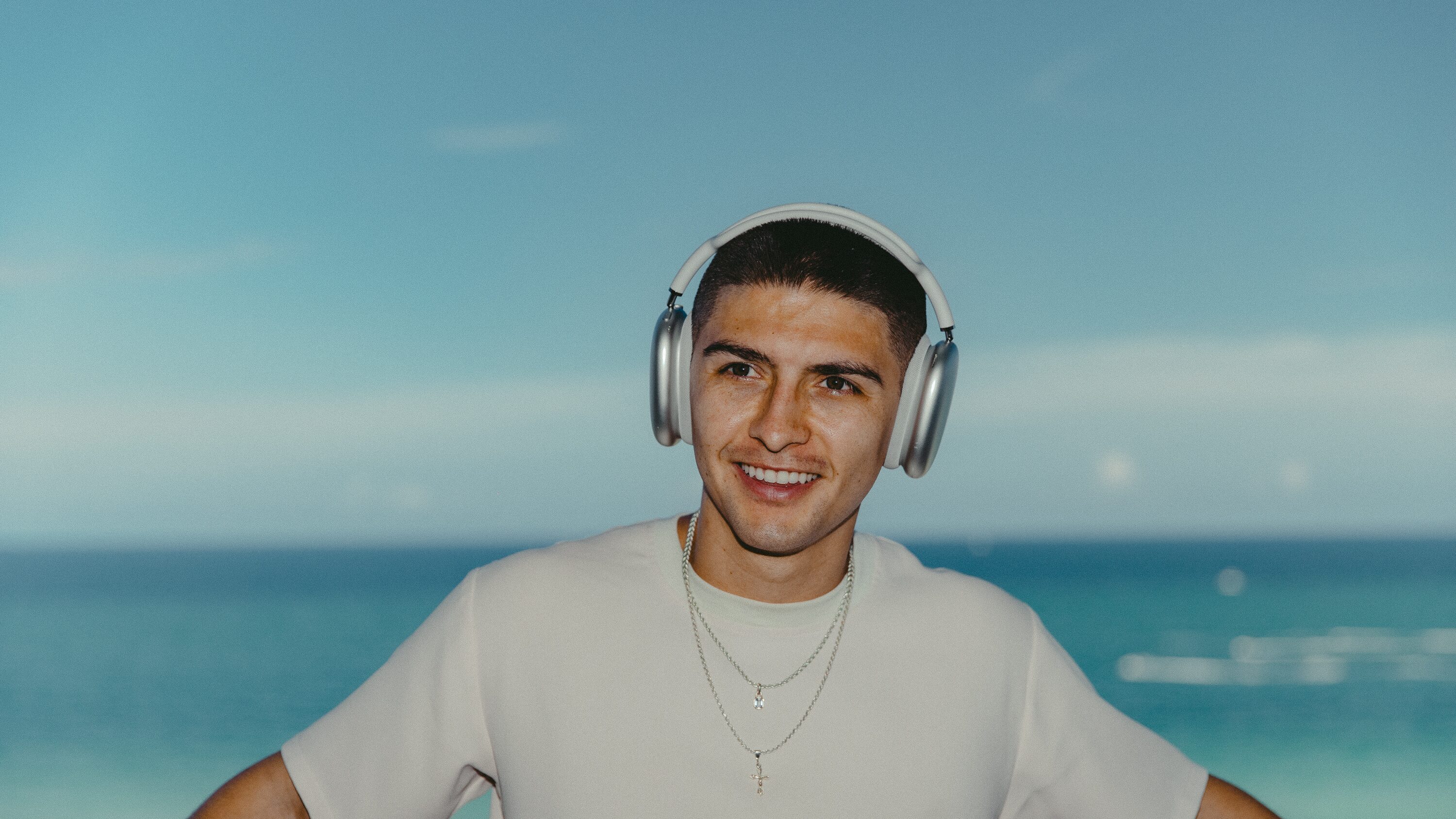 Alex Ponce innova en su sonido con el estreno de su EP ‘El Silencio’