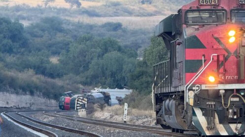 Un tren que transportaba combustible se descarriló y explotó la mañana de este sábado en Hidalgo