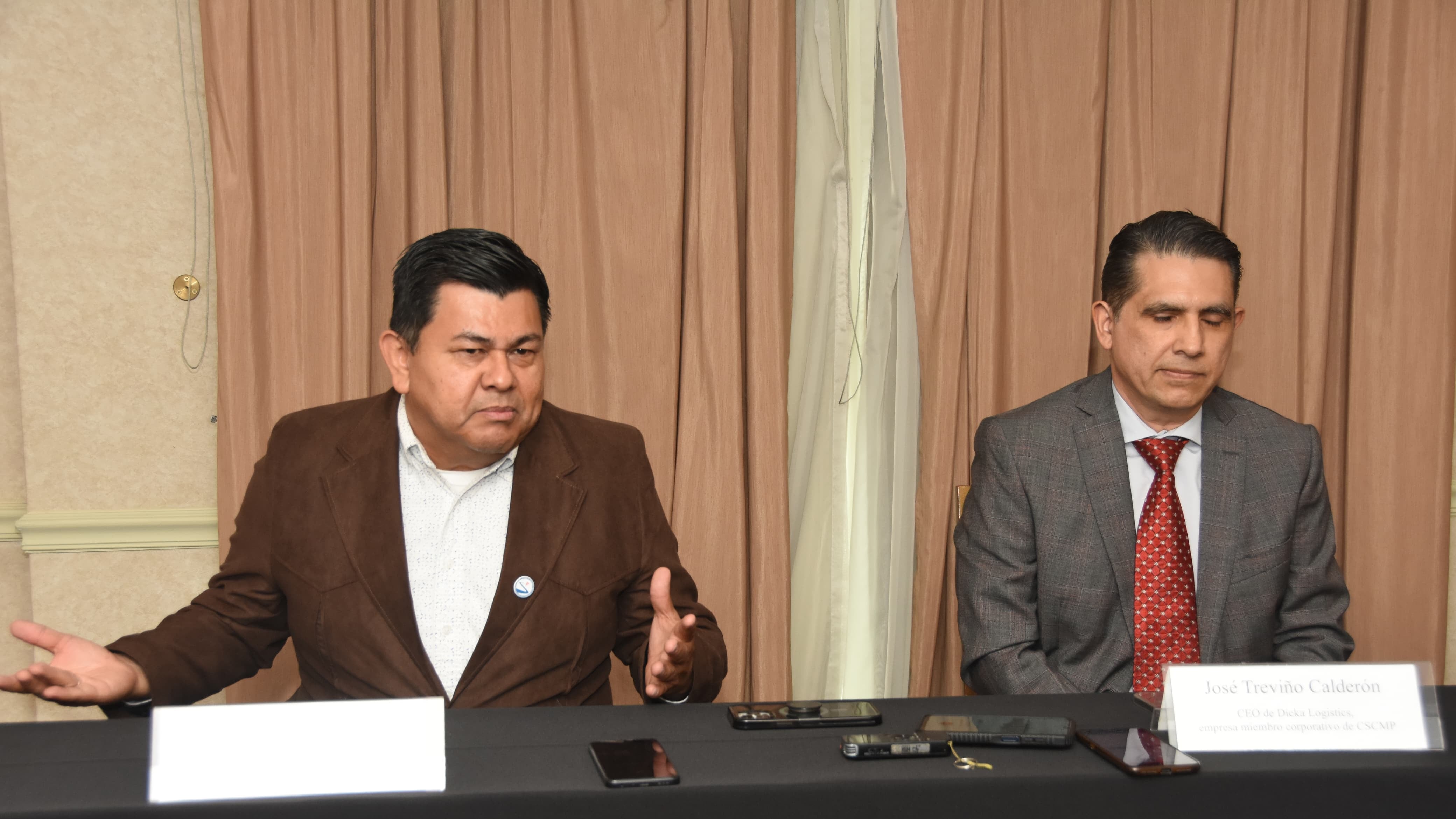 Javier Zarazúa, presidente en México de Cscmp y director general de JL Nearshoring México y José Treviño Calderón, CEO, de Dicka Logistics.
