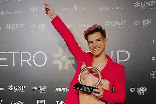 ¡Nelson Carreras y Joaquín Bondoni fueron cachados dándose un beso! ¿Son novios?