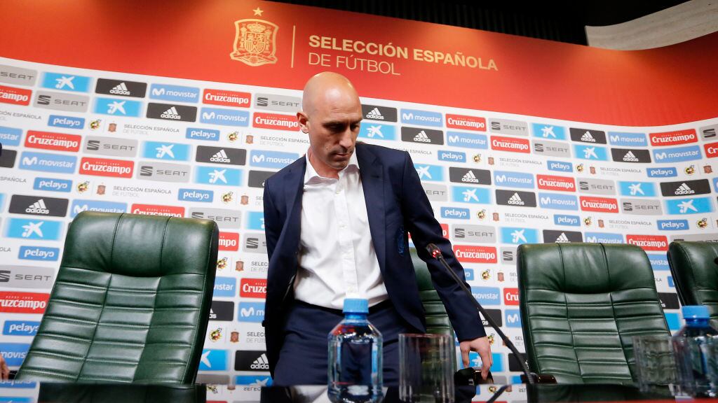 Luis Rubiales continúa suspendido por la FIFA