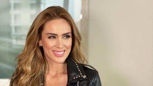 Jacky Bracamontes es todo un ícono de moda a sus 42 años