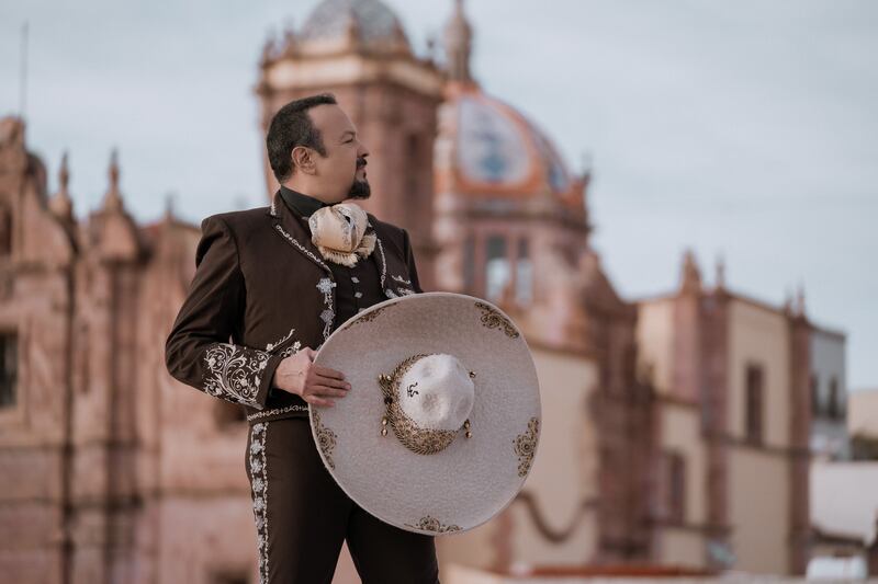 El cantante charló en exclusiva con Publimetro en el mes más mexicano.