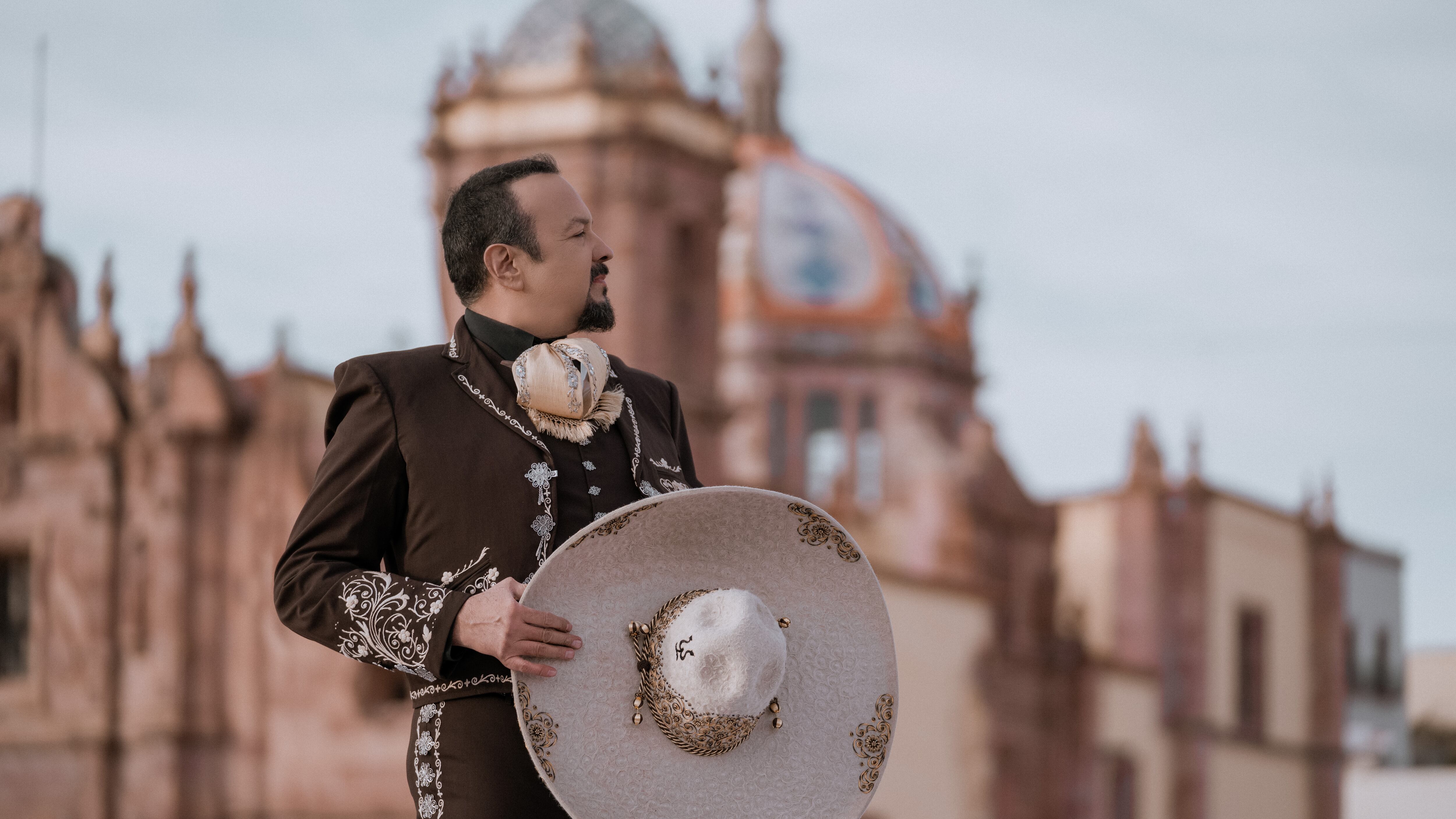 El cantante charló en exclusiva con Publimetro en el mes más mexicano.