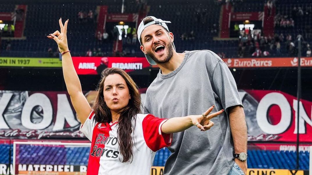 Santiago Giménez y Fernanda Serrano